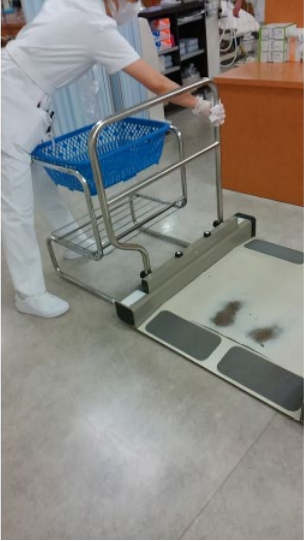 定期的な消毒液による器具/装置の消毒